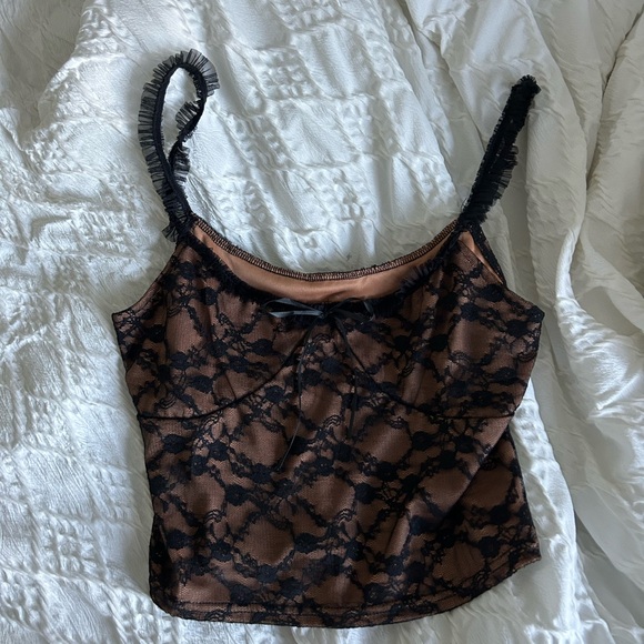 Women's Y2k Ruffle Strap Lace Cropped Tank Top - Picture 3 of 5